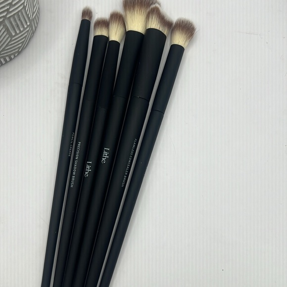 Lithe Makeup Brush Set - Picture 2 of 4